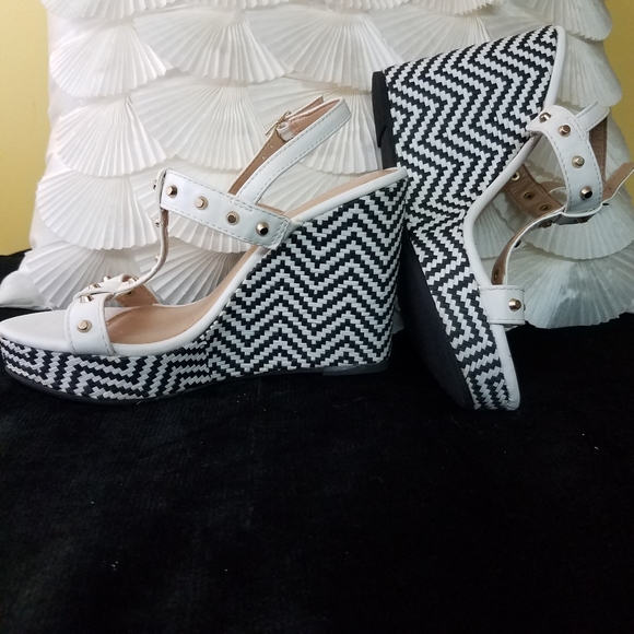 Montego Bay Club Shoes - Montego Bay Club White/Black Chevron Wedges: 7.5